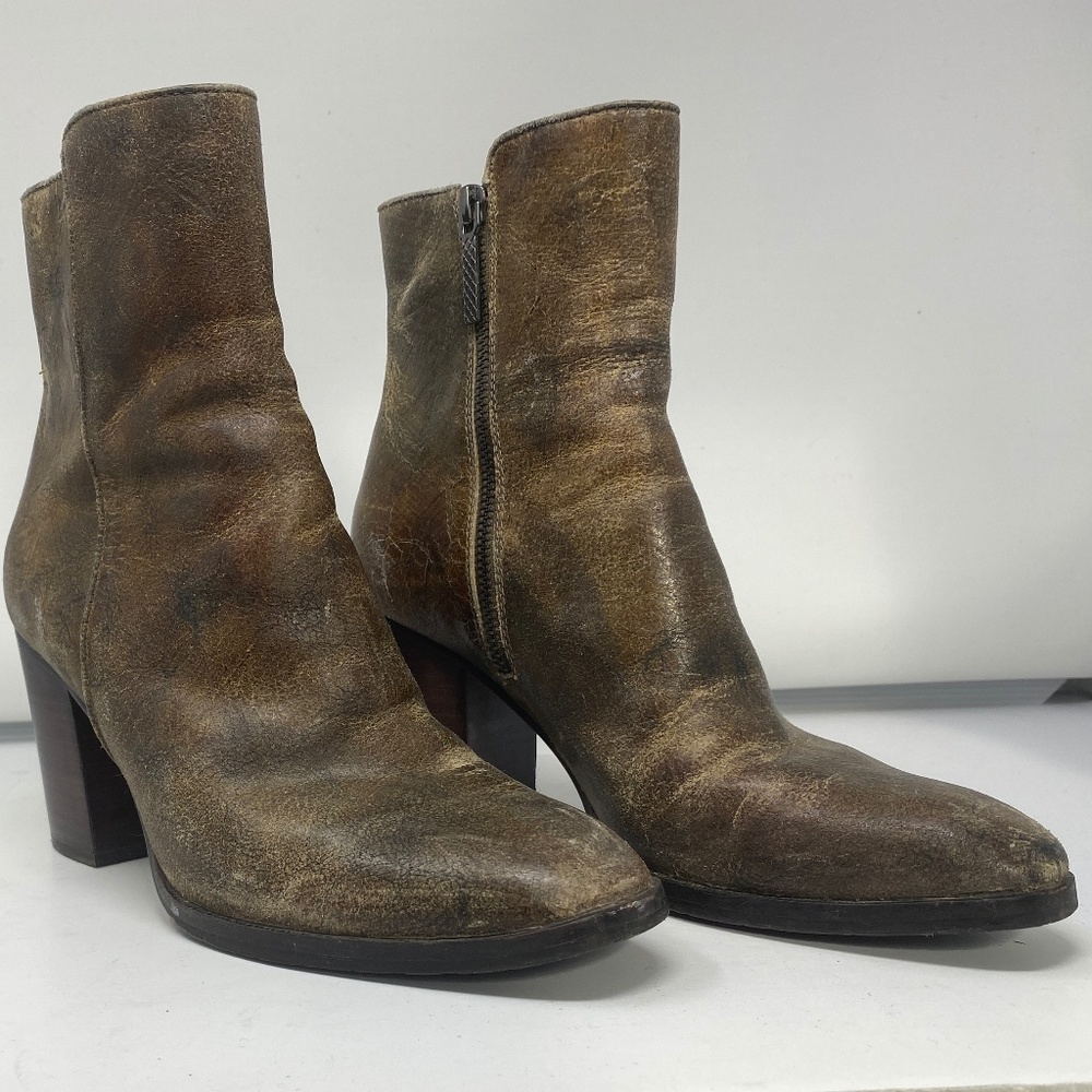 Donald J. Pliner Distressed Leather Bootie Women's Size 7.5